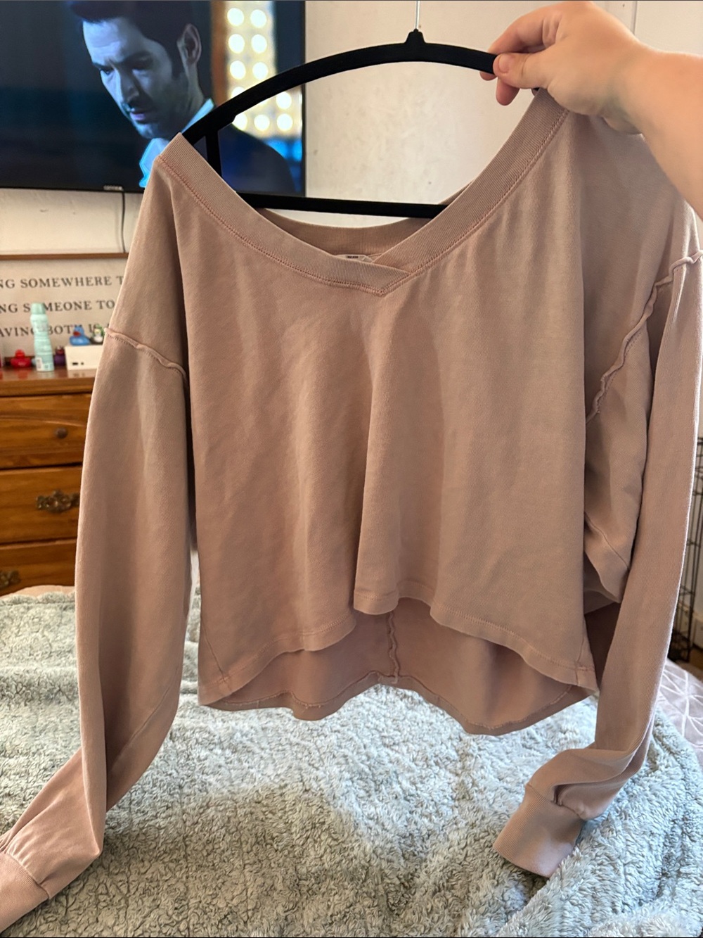 Women's V-Neck Long-Sleeve Crop Top - Dusty Mauve
